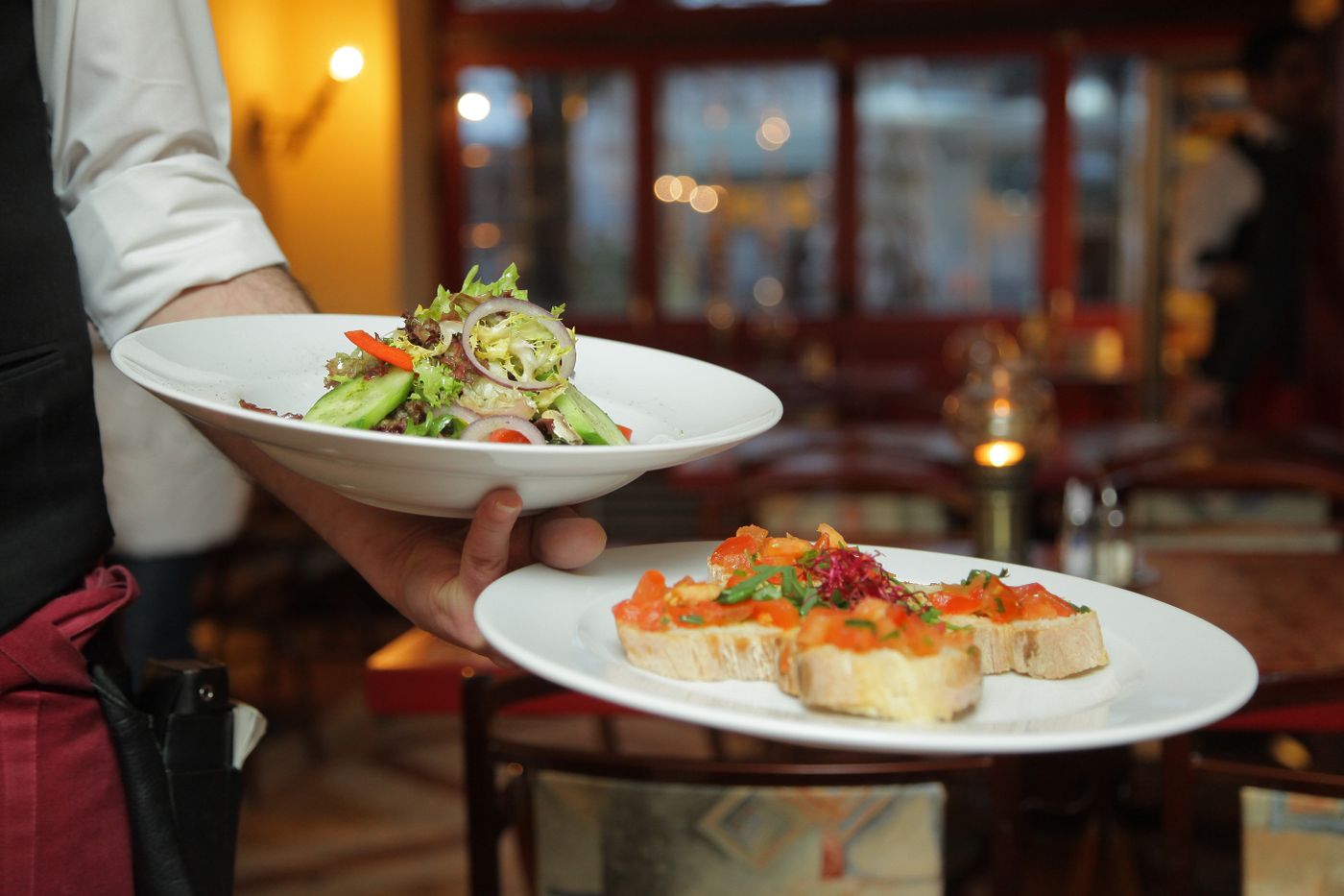 Restaurant service with freshly prepared dishes